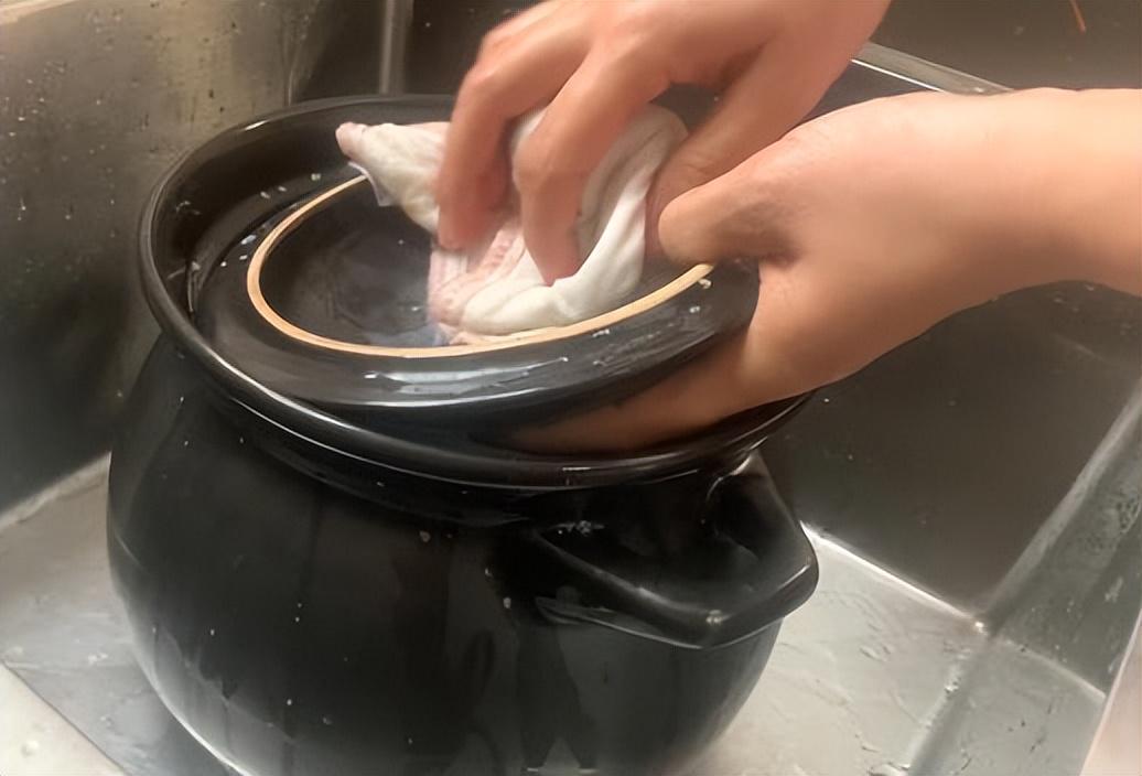 新买的电砂锅怎么用（电砂锅的正确使用方法）